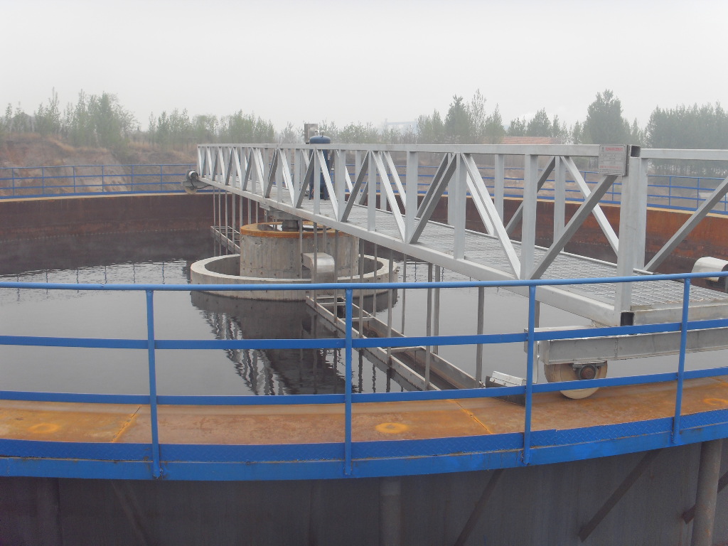 地衛環保刮吸泥機——節能環保，高效凈化水質